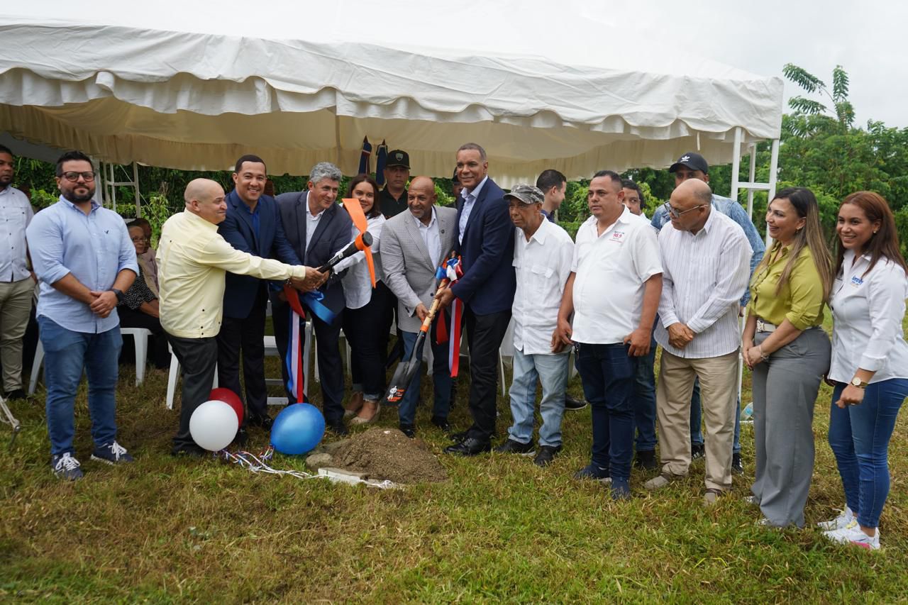 Senador Carlos Gómez encabeza primer palazo de Casa Club del Comunicador en Espaillat