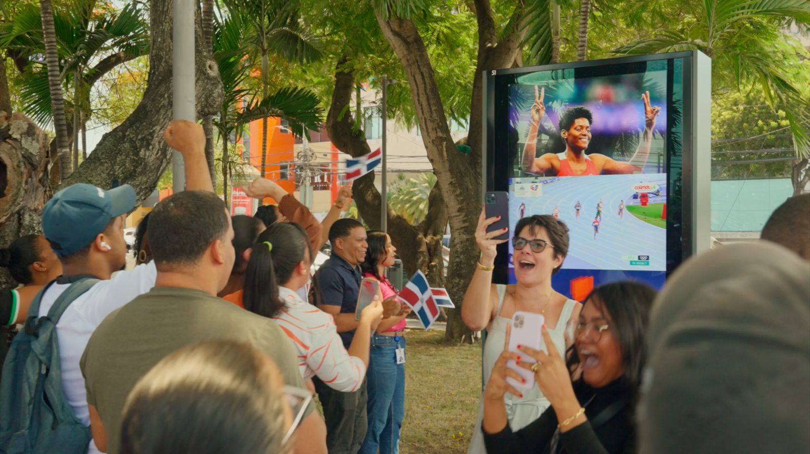 Signmaster hace historia con transmisión de carrera olímpica en vallas