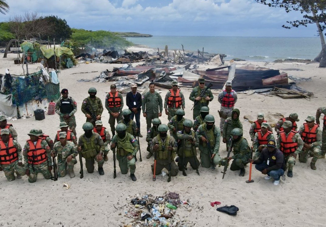 Medio Ambiente, SENPA y la Armada demuelen 18 estructuras en Cabo Rojo en segunda fase de Operativo de Reforzamiento de Controles