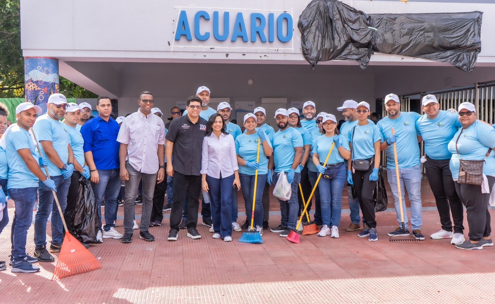 Ayuntamiento de Santo Domingo Este y Acuario Nacional realizan éxitosa jornada de limpieza de costas en el Día Mundial de Limpieza de Playas