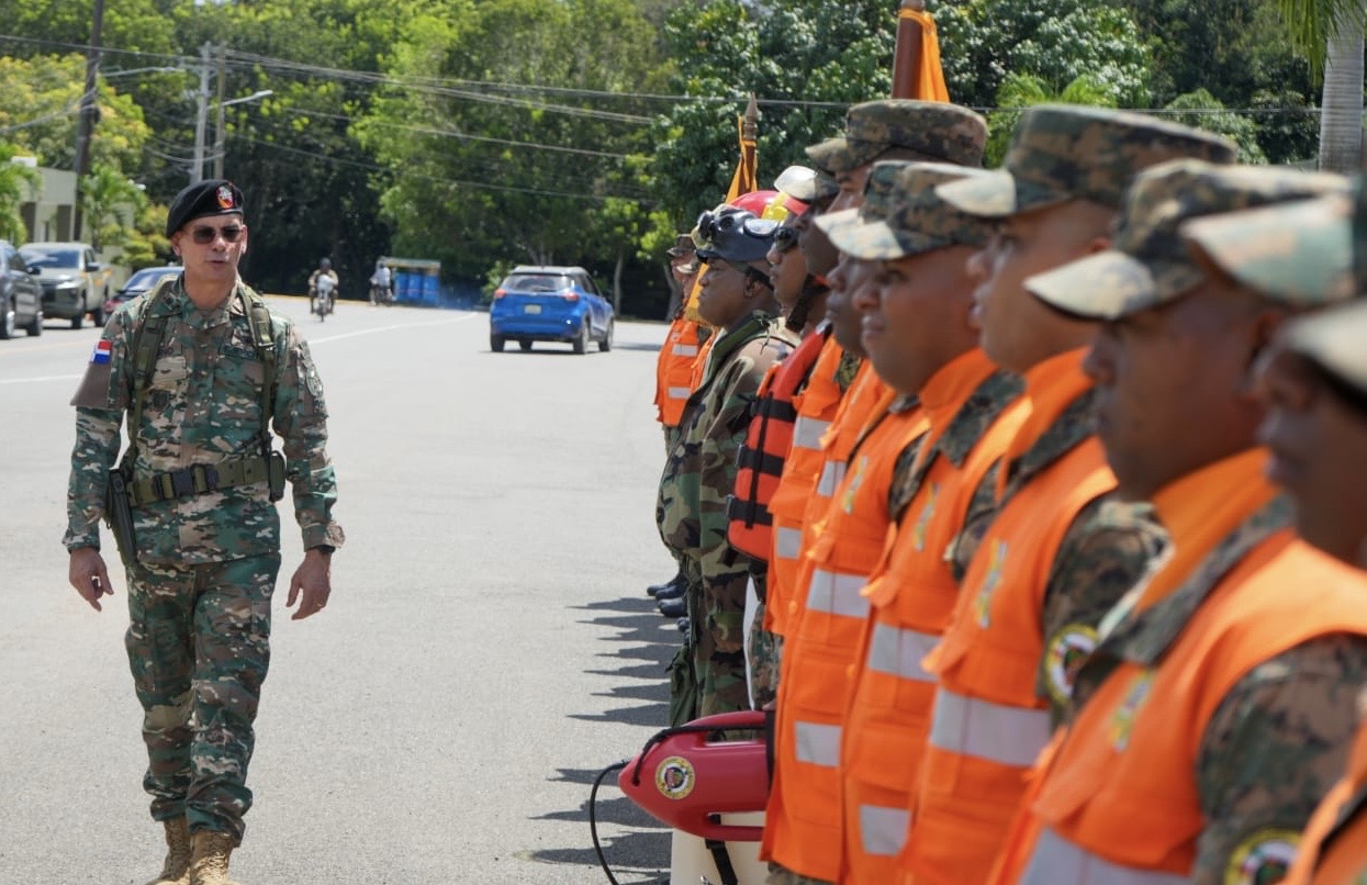 Comandante General del Ejército visita Primera Brigada de Infantería, Unidad Humanitaria de Rescate y Batallón de Comandos