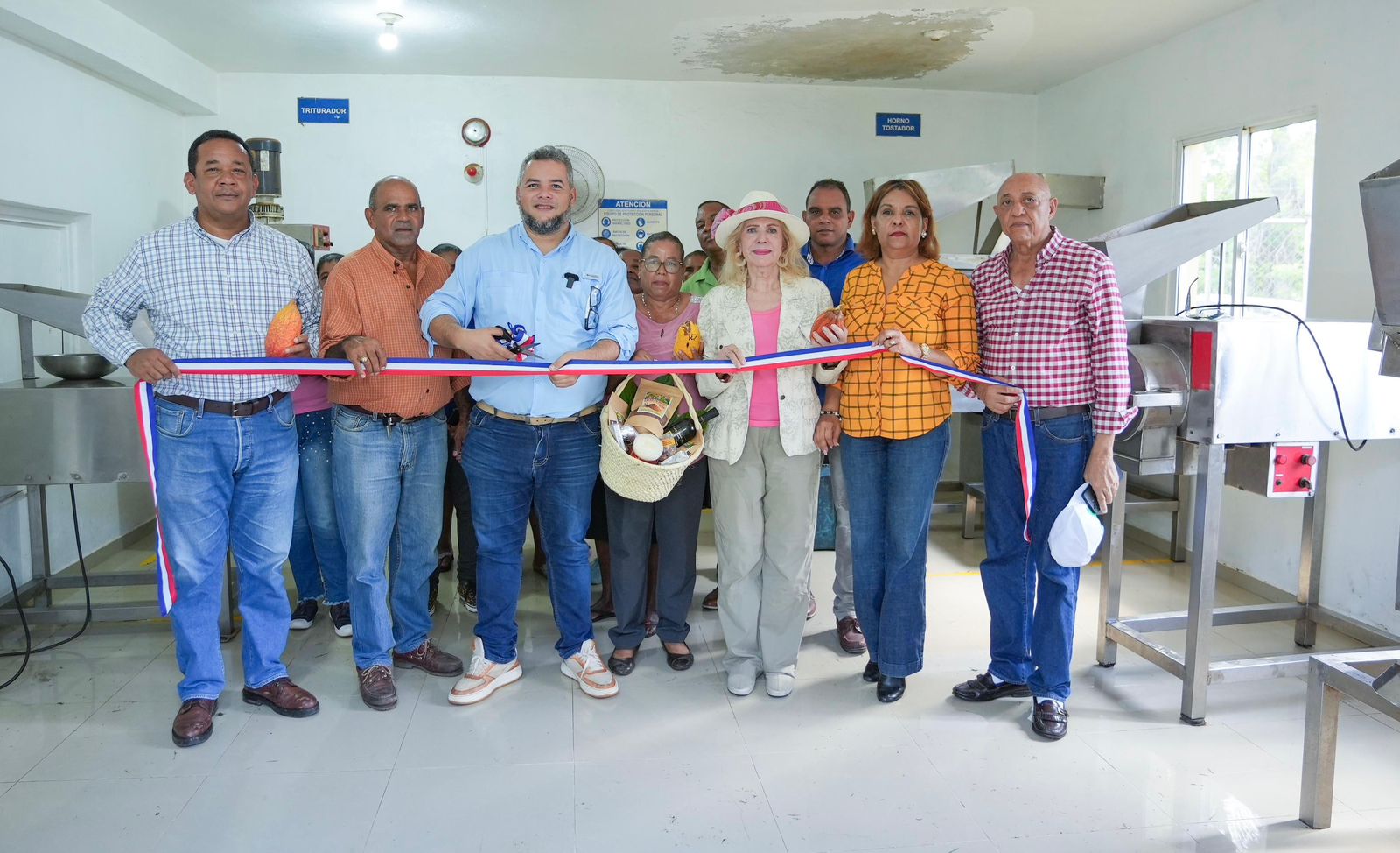 FEDA entrega maquinarias para impulsar chocolatería en la Provincia Duarte