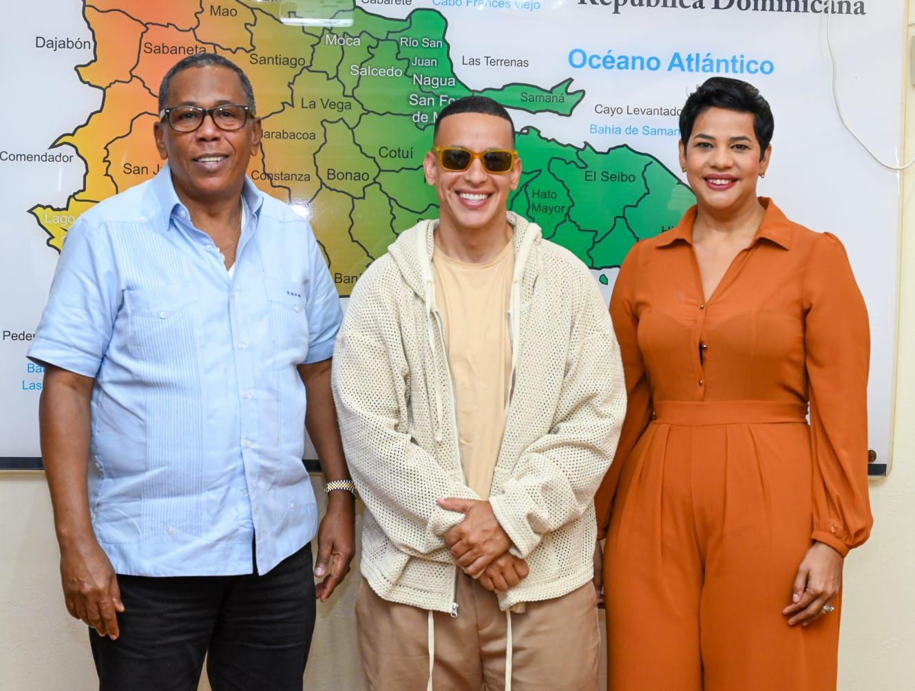 Daddy Yankee es recibido en Comedores Económicos del Estado
