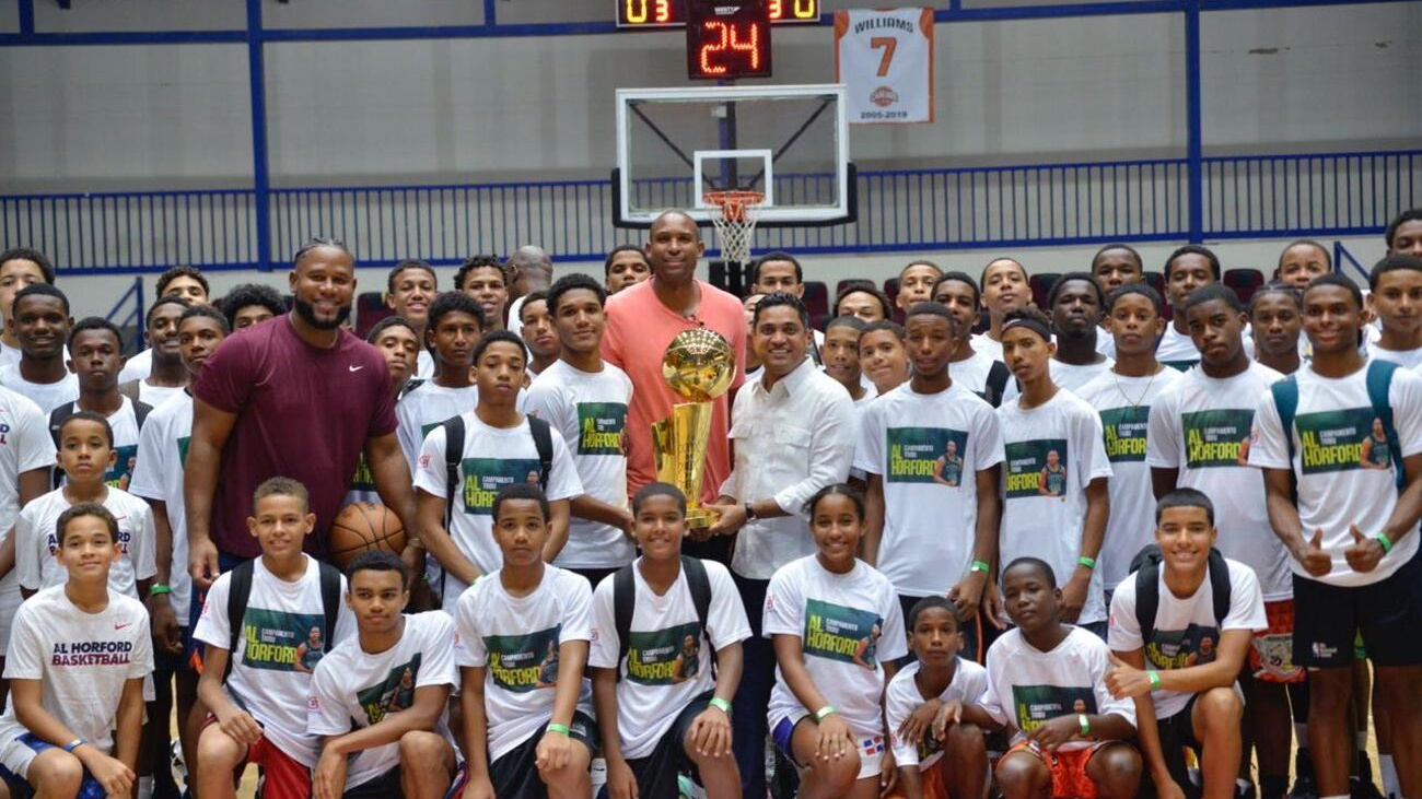 Ministro de Deportes encabeza reconocimiento al dominicano Al Horford