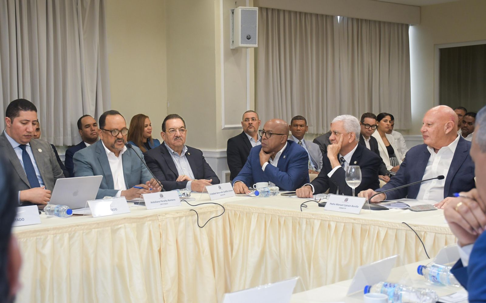 Comisión Bicameral que estudia reforma constitucional escuchará  plenos JCE y TSE