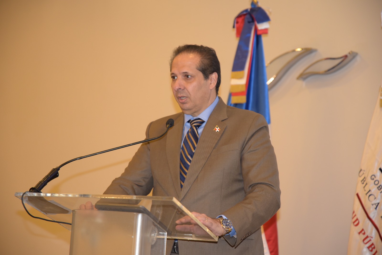 Víctor Atallah: «Nuestra visión es construir un sistema de salud equitativo y centrado en las personas»