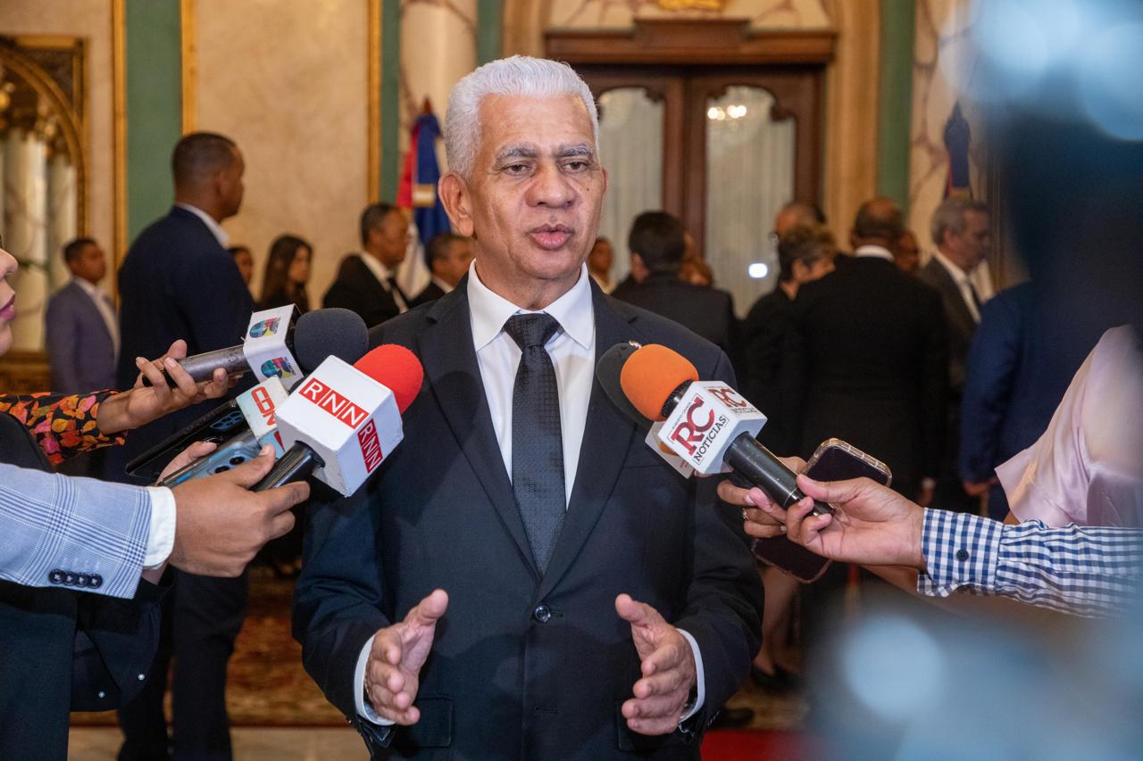 Presidente del Senado dice respeta trabajo de comisión estudia propuesta reforma Constitución