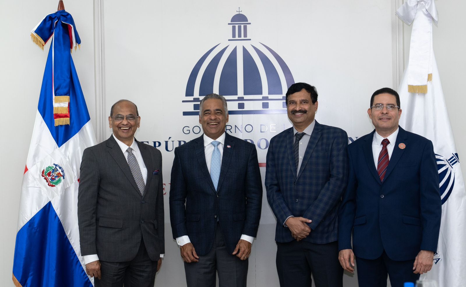 Santos Echavarría lidera reunión previa a la Sexta Asamblea de la Alianza Solar Internacional