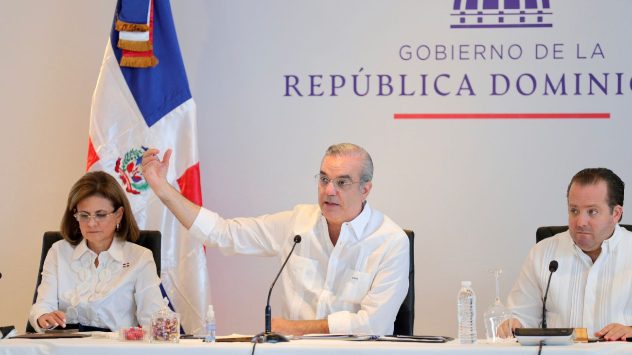 Presidente Abinader anuncia en Consejo de Ministros y Directores varias obras importantes para Santo Domingo Este