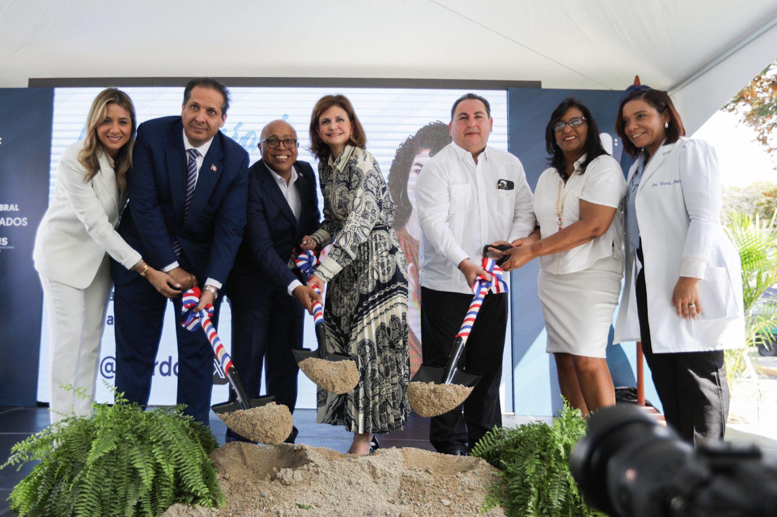 Raquel Peña da inicio a la construcción de nueva unidad de quemados en el Hospital Robert Reid