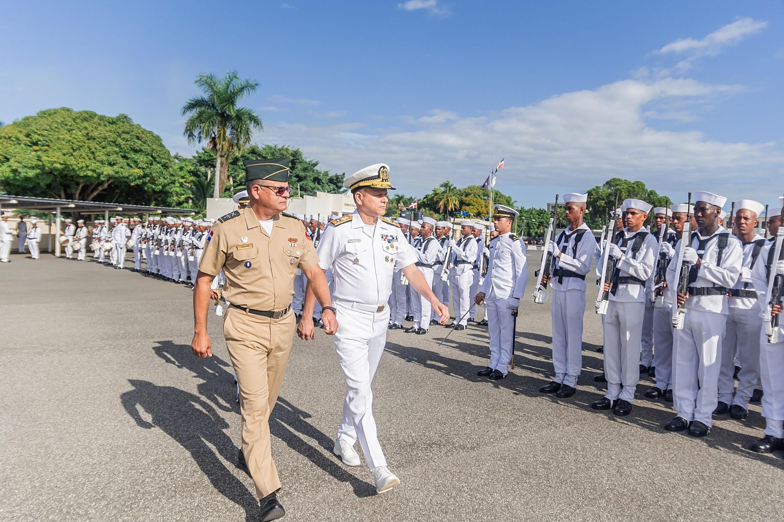 Ministro de Defensa visita instalaciones de la Armada de República Dominicana