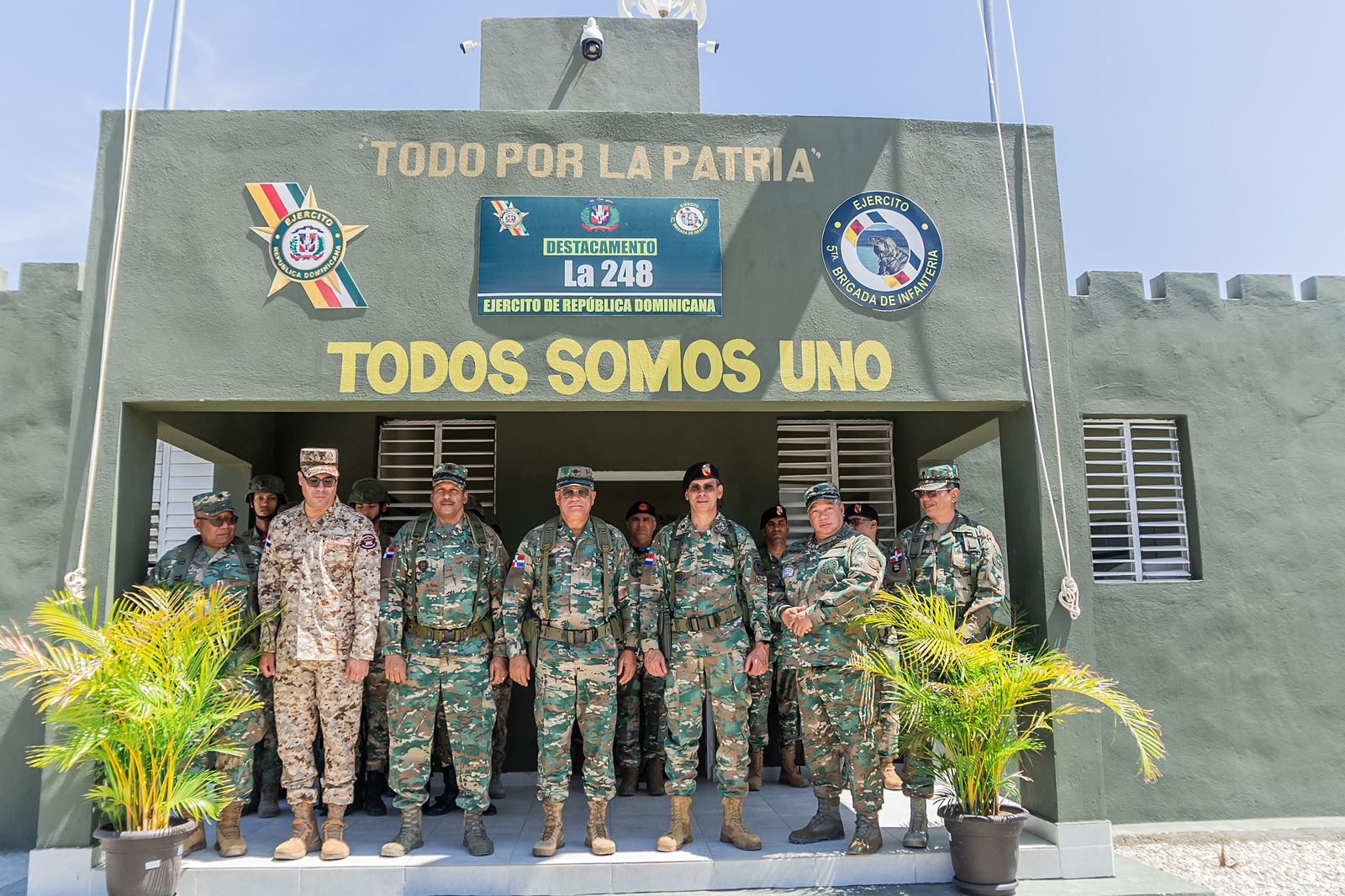 Ministro de defensa recorre frontera Sur RD-Haití, supervisa trabajos verja perimetral y visita soldados desplegados en la zona