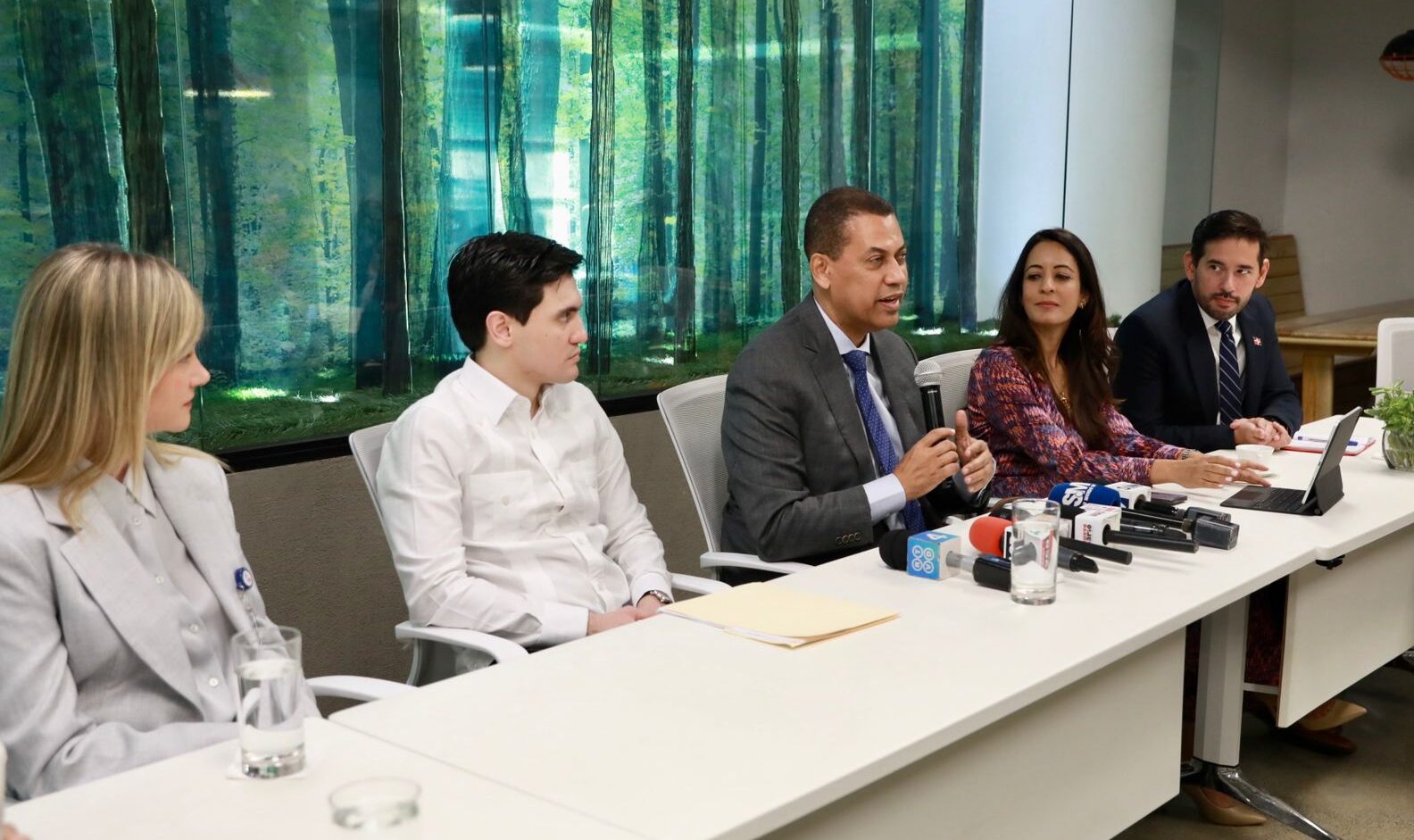 Indotel anuncia encendido de la Televisión Terrestre Digital; será este 21 de noviembre