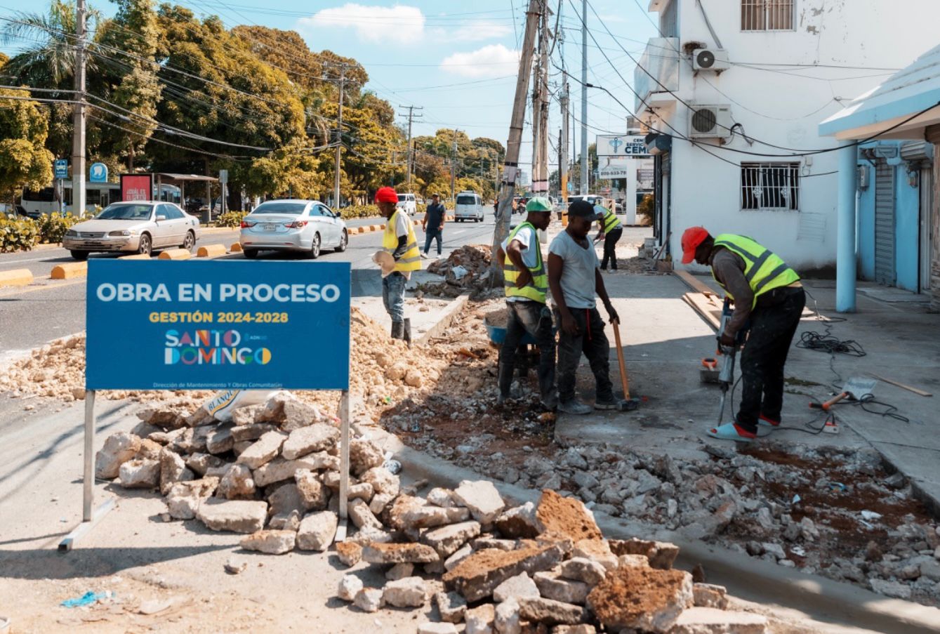 Alcaldía del Distrito Nacional construye aceras, contenes e imbornales en varios sectores de la capital