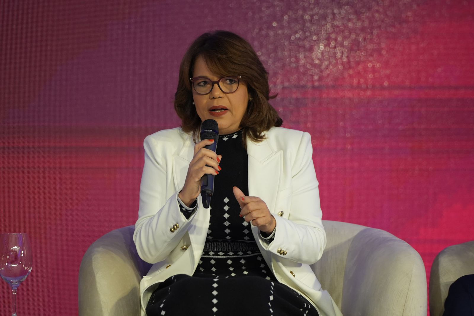 Economista Mercedes Carrasco: “La propuesta de reforma fiscal es regresiva, agresiva y abusiva”