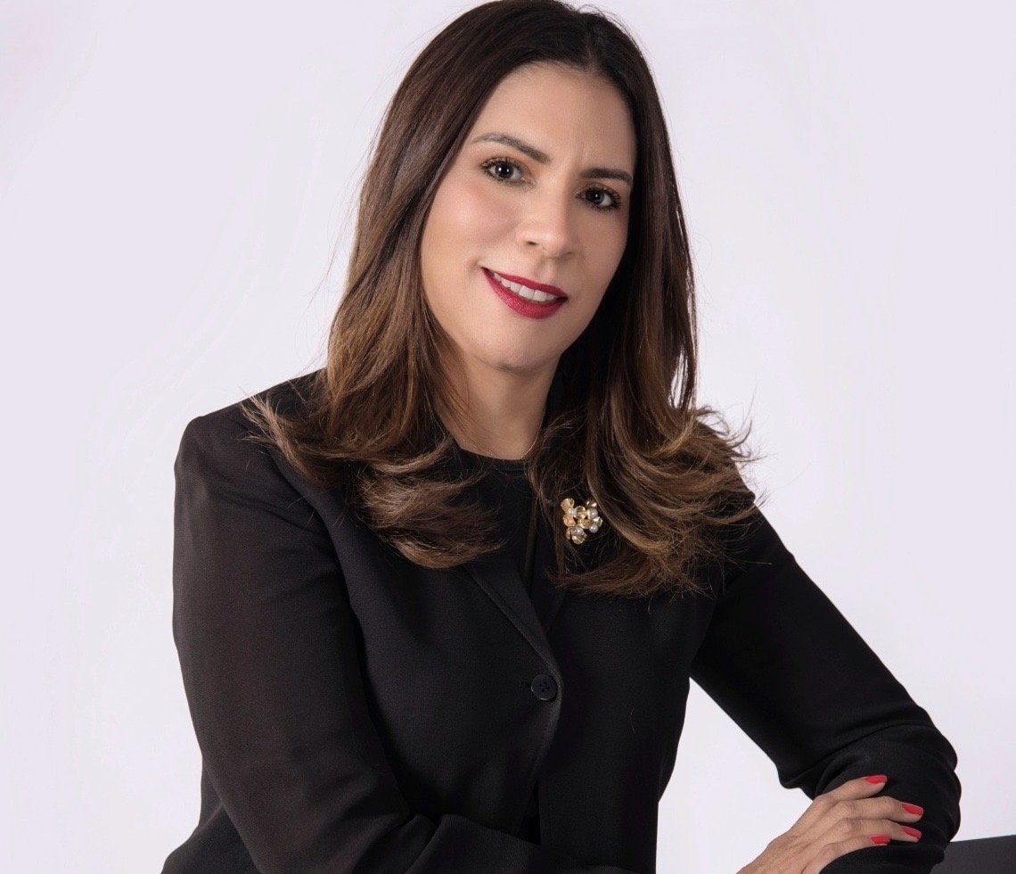 Abogada María Estela León aspira a juez titular de la JCE