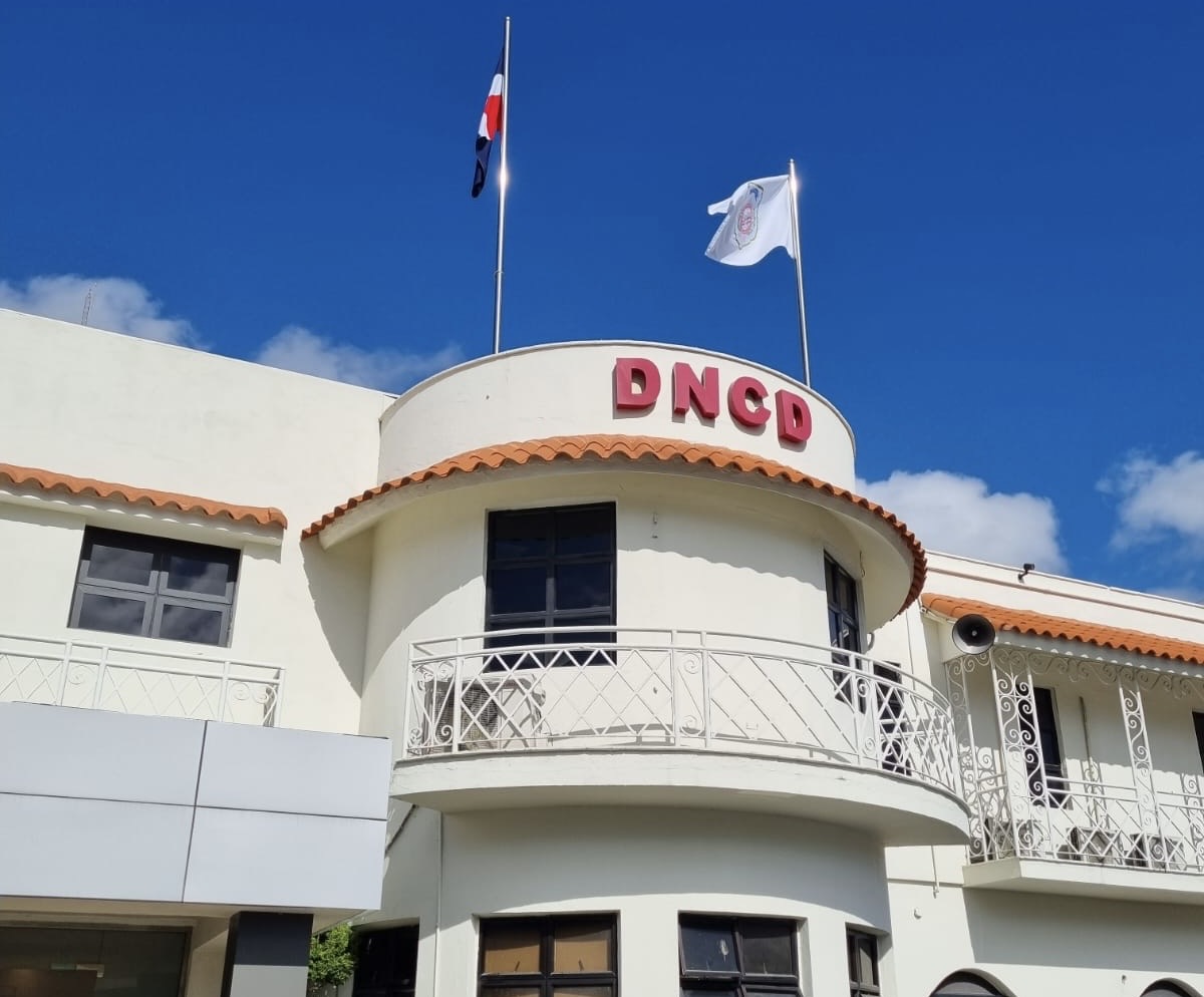 DNCD impone sanciones disciplinarias a agente por maltrato verbal a ciudadana en SFM