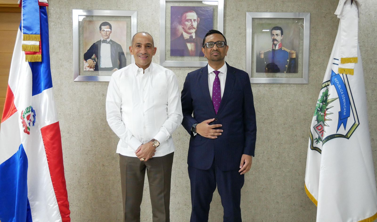 Embajador Reino Unido y presidente DNCD pasan balance a estrategias contra el narcotráfico