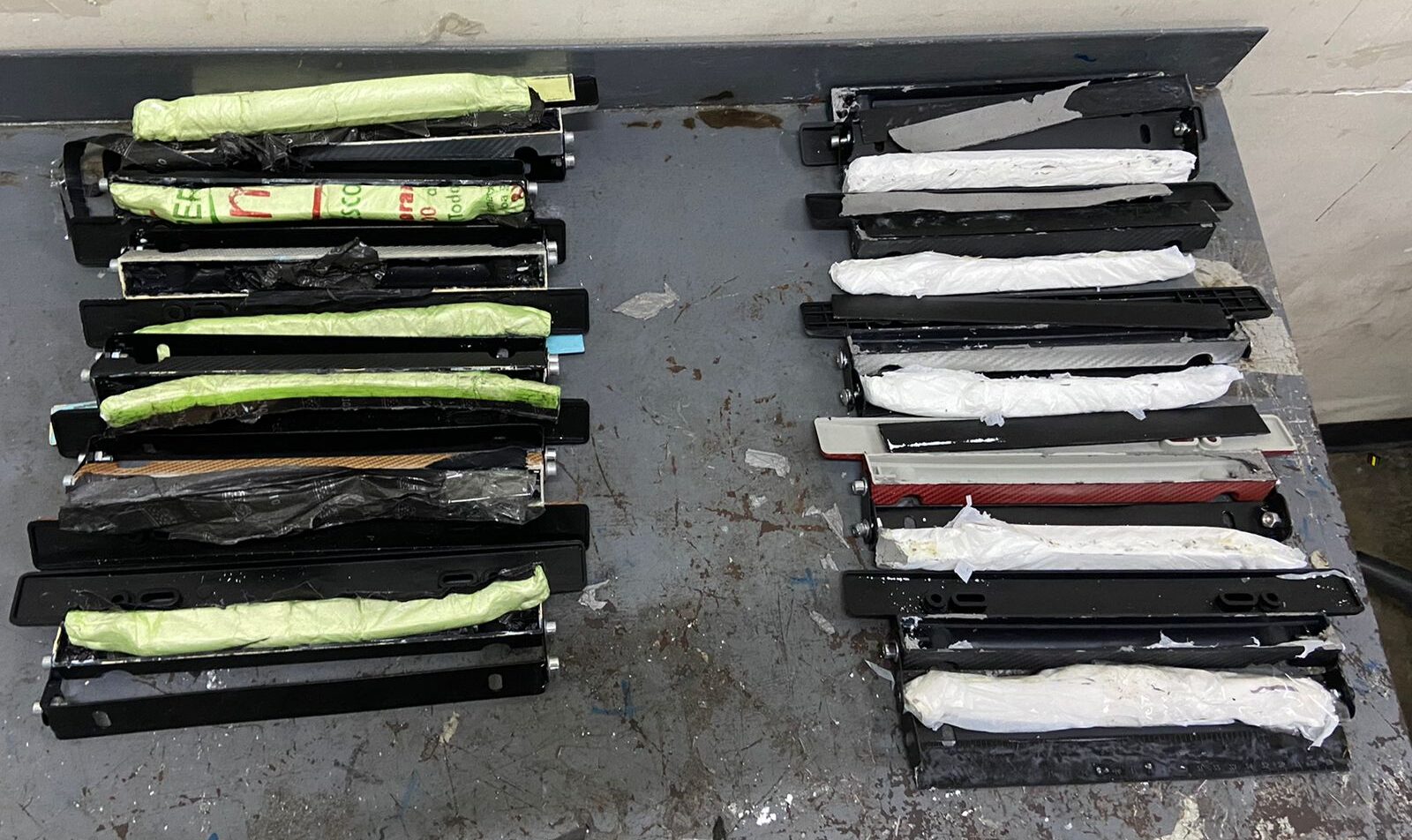 Frustran envío de 19 porta placas rellenos de cocaína a Estados Unidos