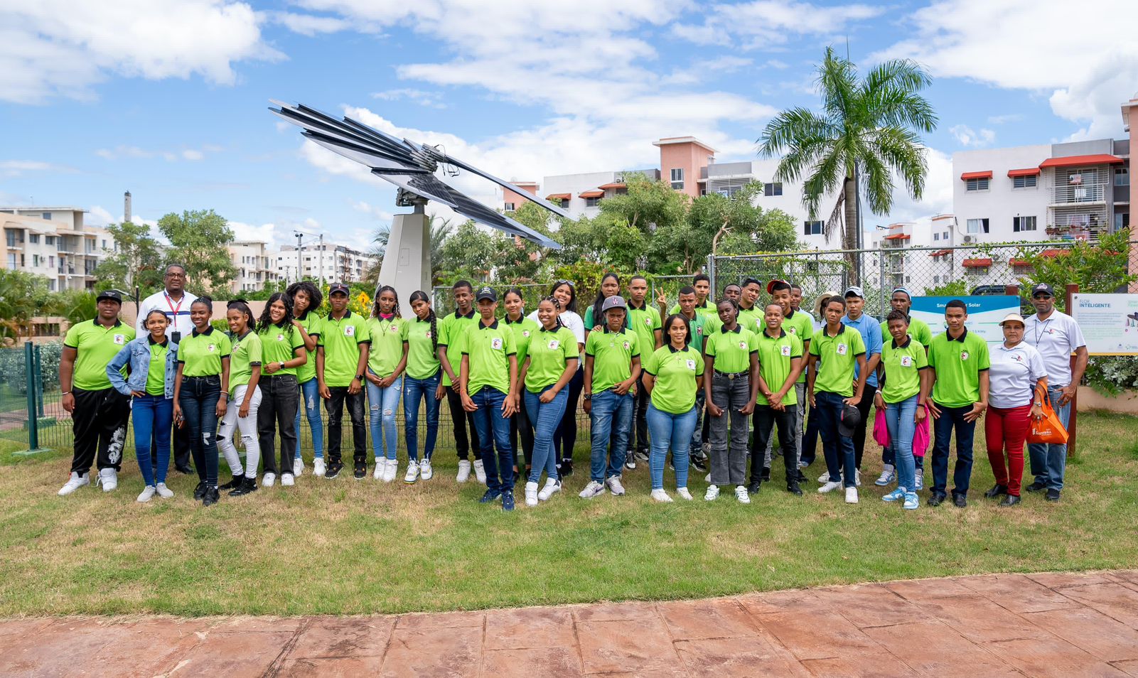 MEM promueve el aprendizaje sobre energías renovables en estudiantes del Politécnico Monseñor Thomas F. Reilly y San Miguel Fe y Alegría de San Juan