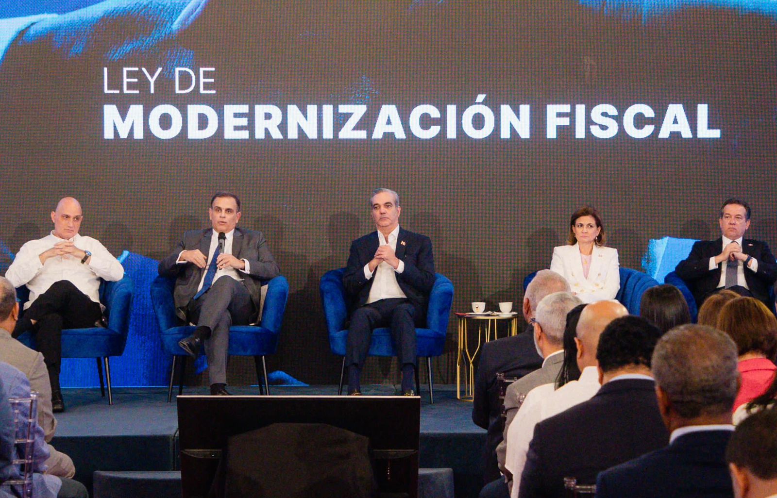 Presidente Abinader encabeza presentación del proyecto de ley de modernización fiscal en LA Semanal