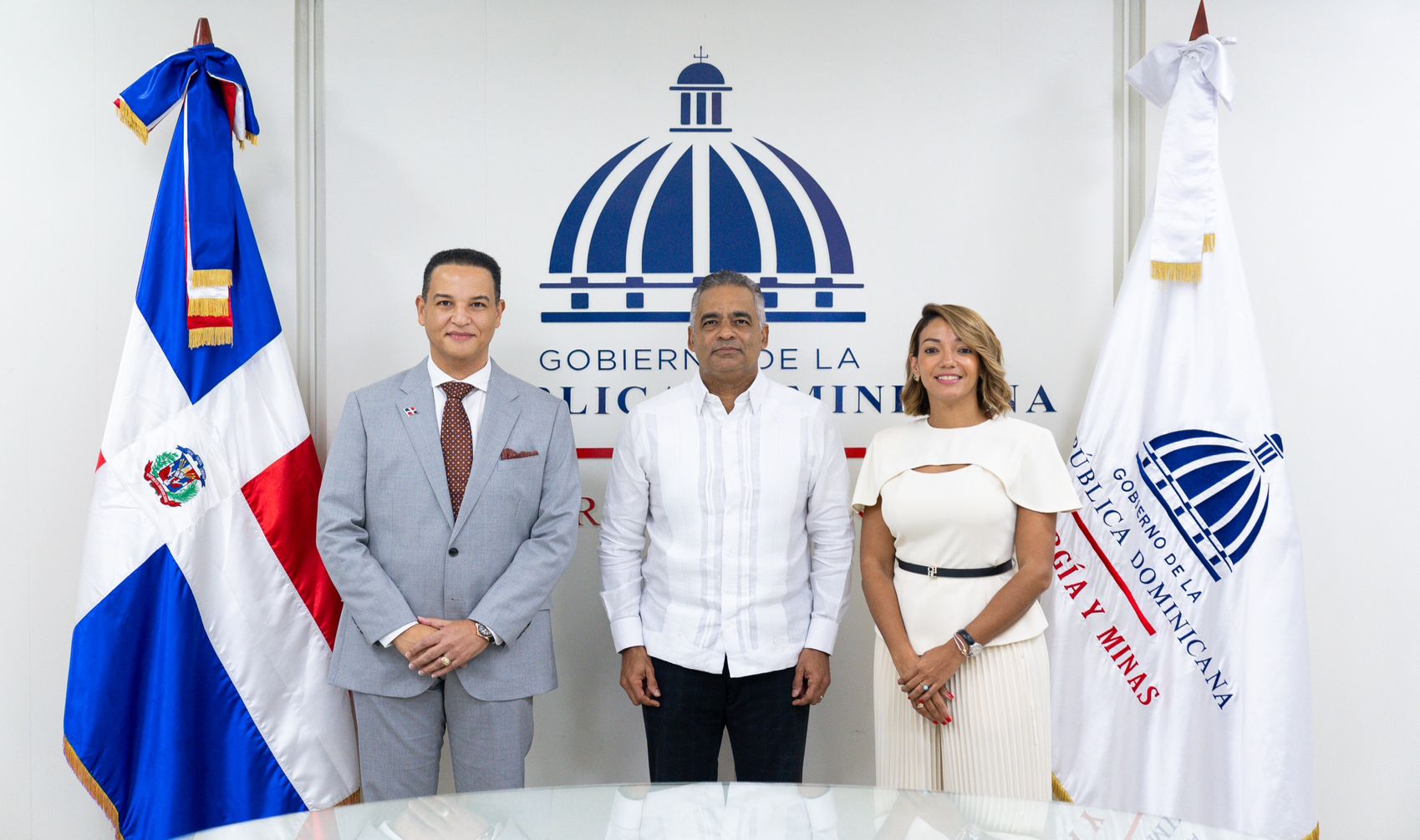 Santos Echavarría juramenta a nuevos viceministros de Transición Energética y Energía Nuclear