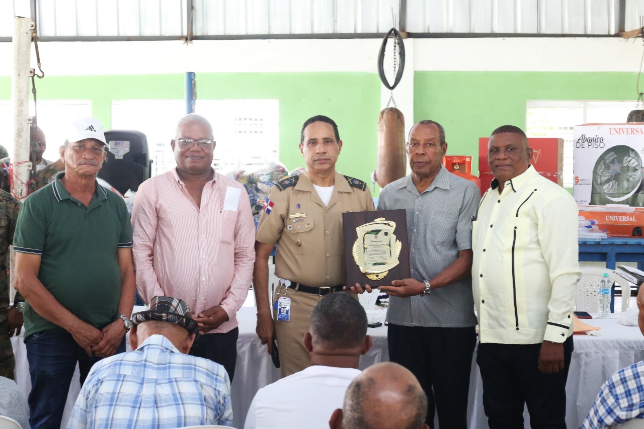Ministerio de Defensa realiza Jornada de Acción Cívica a retirados militares de la provincia Elías Piña