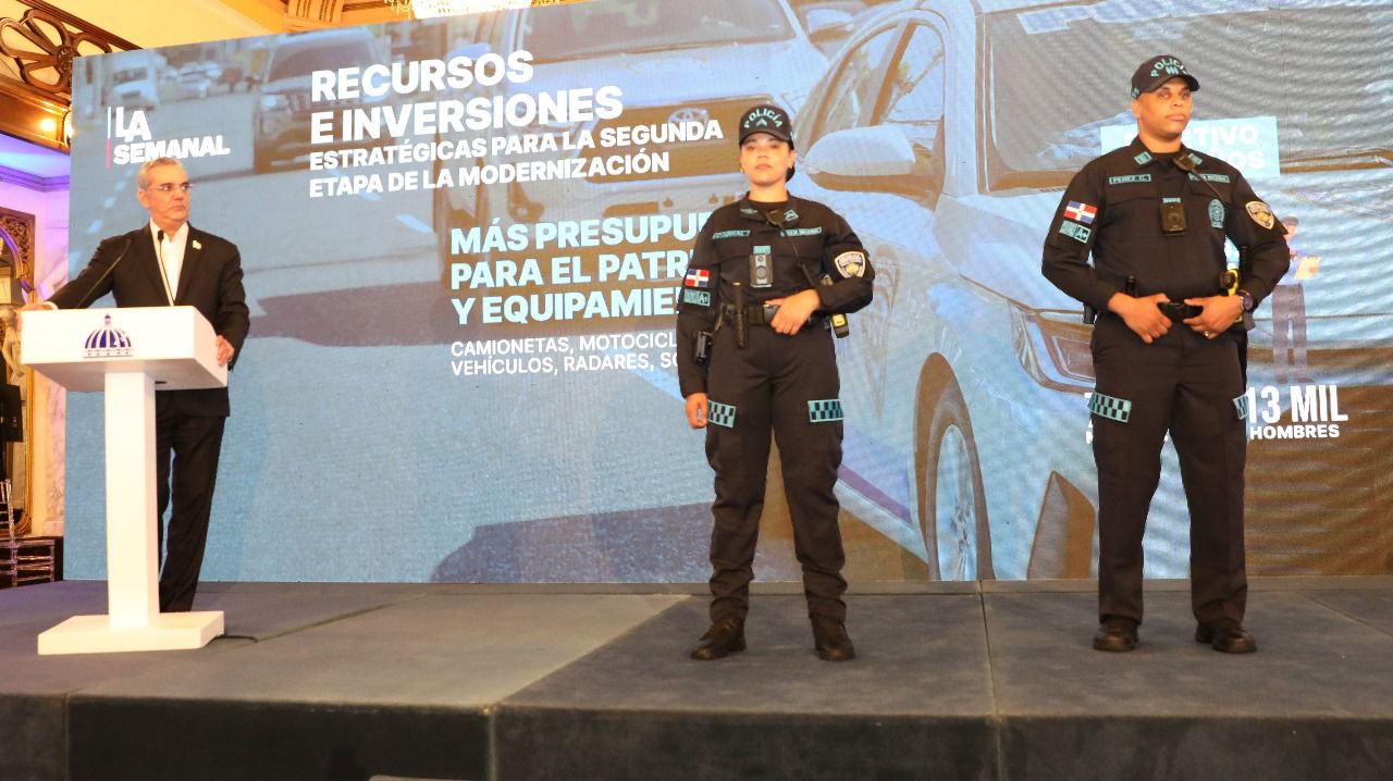 Presidente Abinader presenta la nueva imagen de la Policía Nacional
