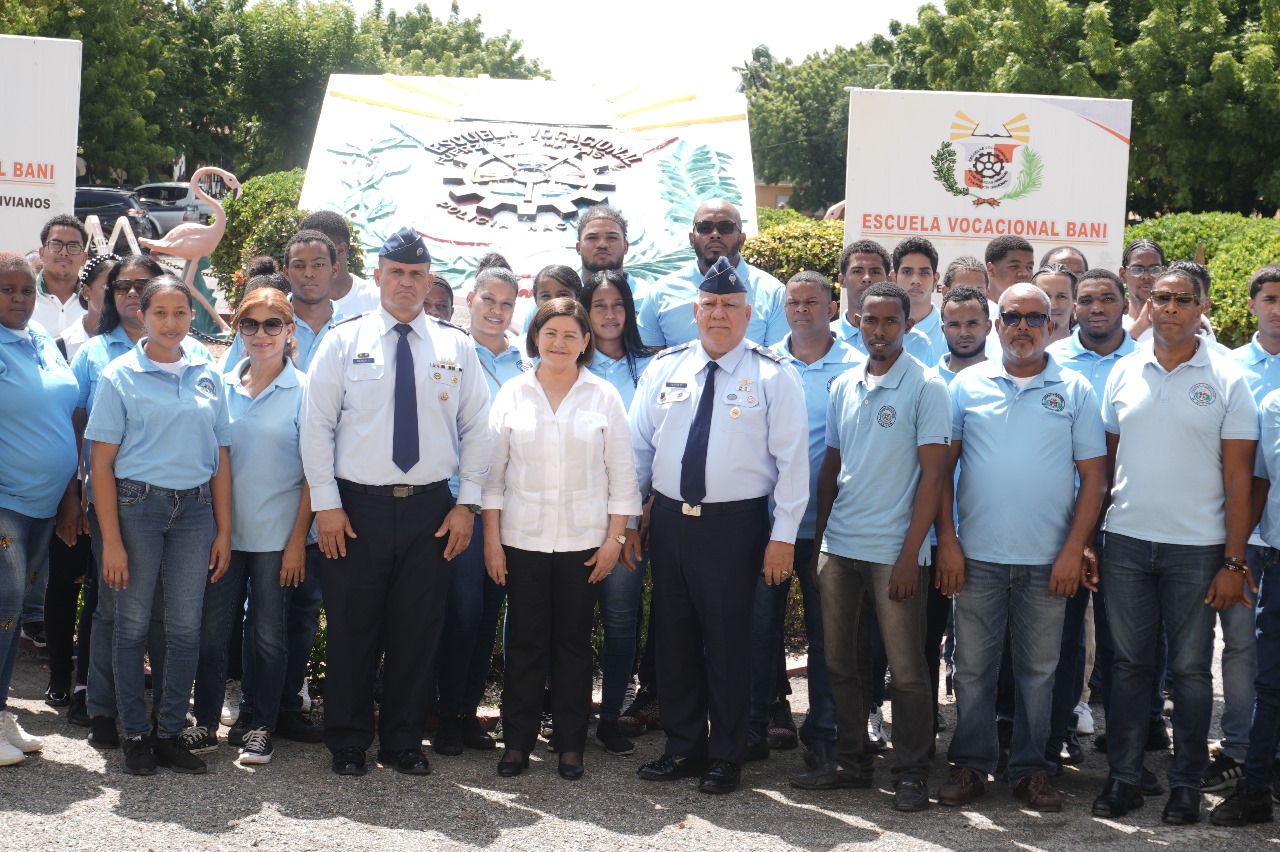 Escuelas Vocacionales de las Fuerzas Armadas y la Policía Nacional celebra 58 aniversario de fundación de primera escuela en Baní