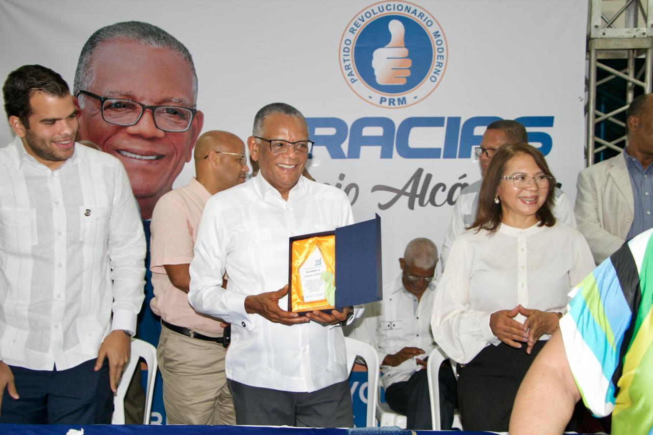 Dirigentes del PRM reconocen a Venancio Alcántara como líder de las bases del partido