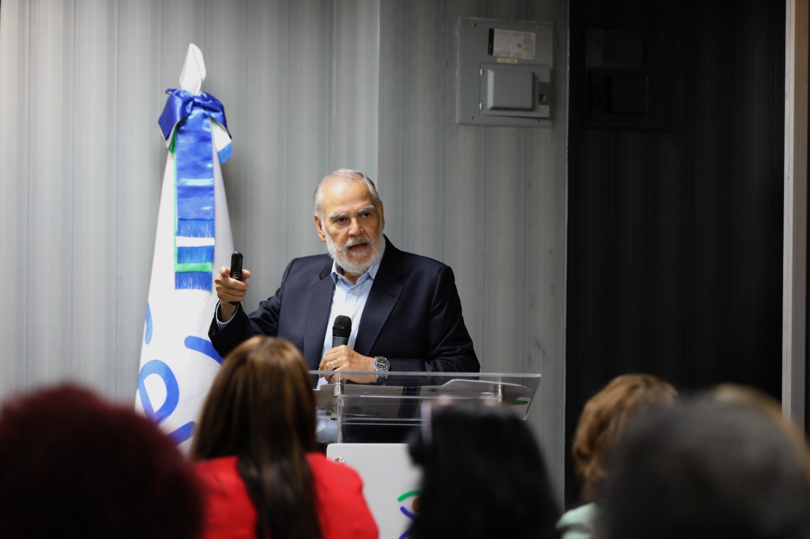 Miguel Ceara Hatton presenta 18 iniciativas de transformación de la SISALRIL que favorecen afiliados