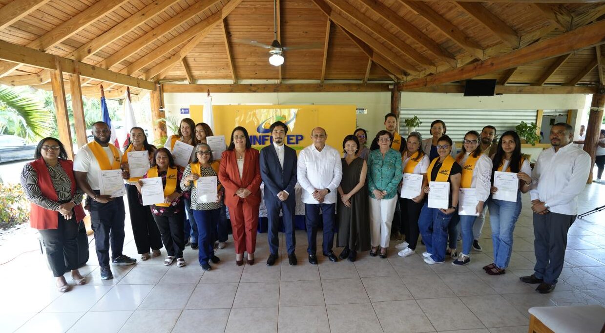 JICA e INFOTEP introducen novedosa capacitación para elaborar perfumes