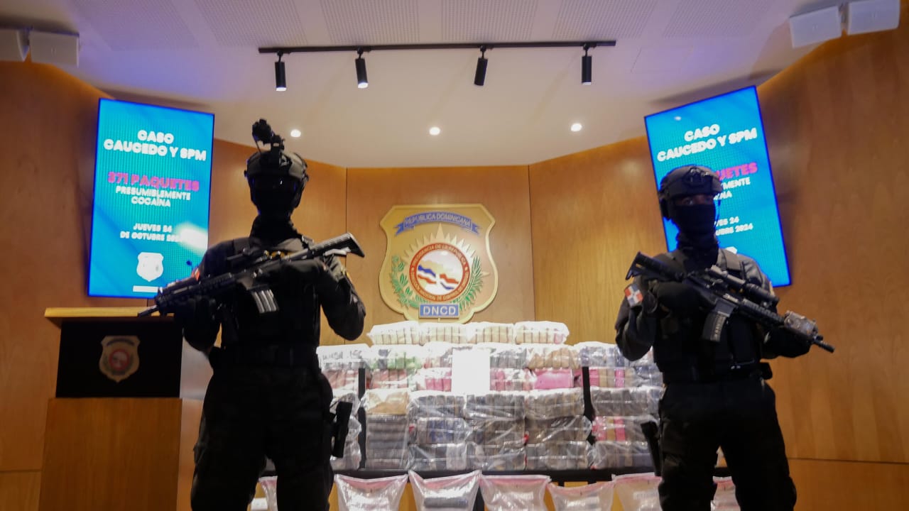 En operación conjunta ocupan 371 paquetes de presunta cocaína en SPM y Puerto Caucedo