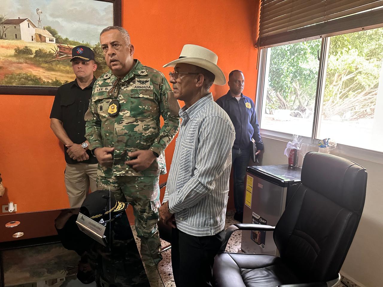 Director de Migración Lee Ballester, visita Villa Isabela y sostiene encuentros clave