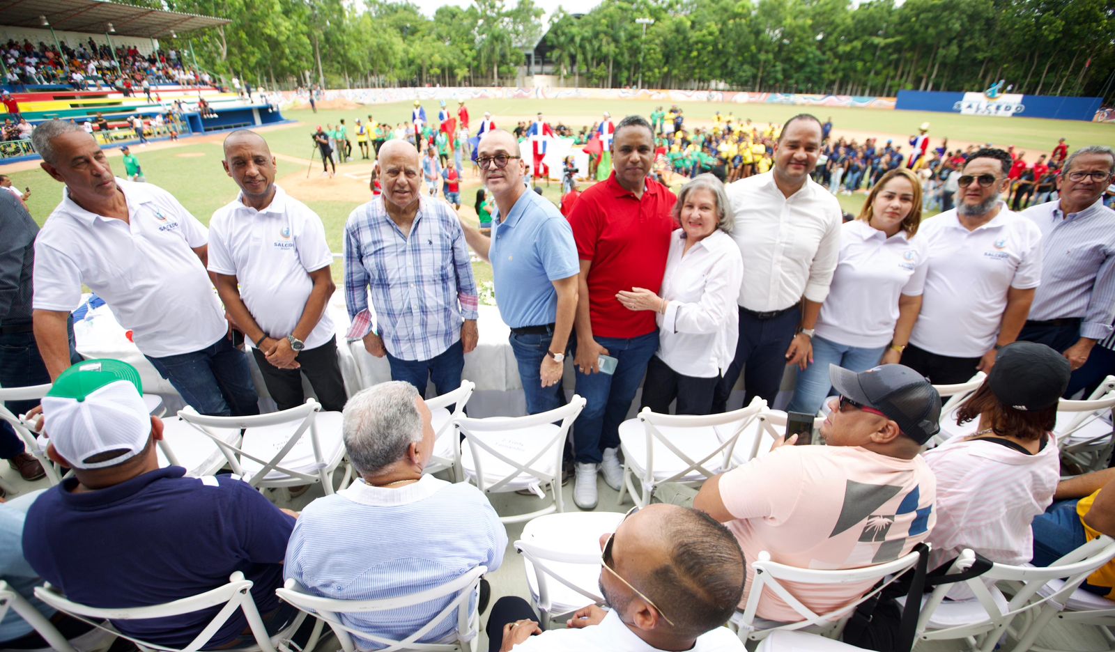 Alcalde de Salcedo, Juan Ramón Hernández, encabeza histórica inauguración de los Juegos Municipales 2024