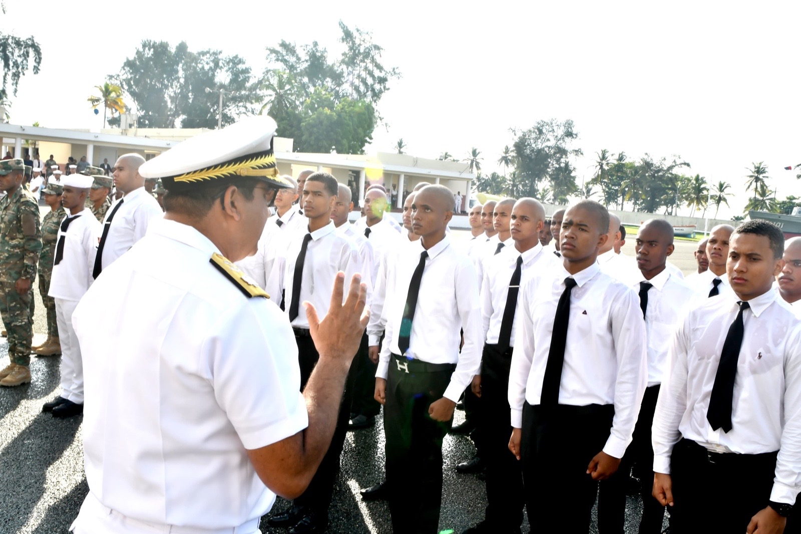 La ARD recibe a 80 nuevos aspirantes a guardiamarinas en la Academia Naval »Valm. César de Windt Lavandier»