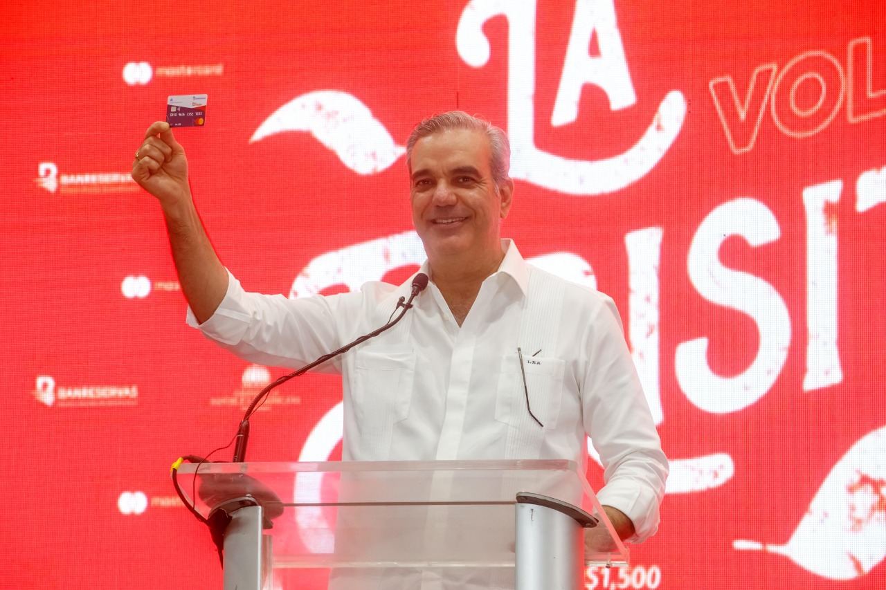 Presidente Abinader proclama “Ya llegó la Brisita, ya llegó la Navidad, al iniciar hoy la entrega de 3 millones de bonos navideños; pide sociedad y gobierno trabajar juntos para que sean las navidades más felices de los dominicanos