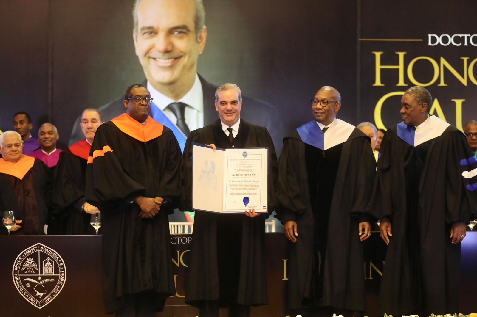Presidente Abinader recibe Doctorado Honoris Causa de la UASD