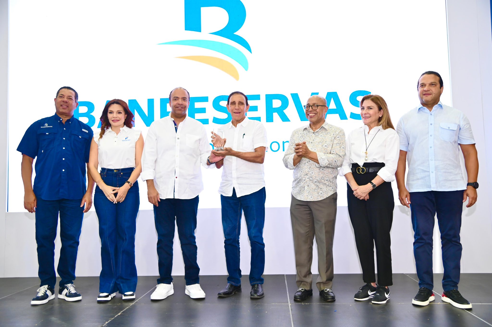 Benefician a cientos dominicanos durante la séptima jornada de «Bancarizar es Patria»