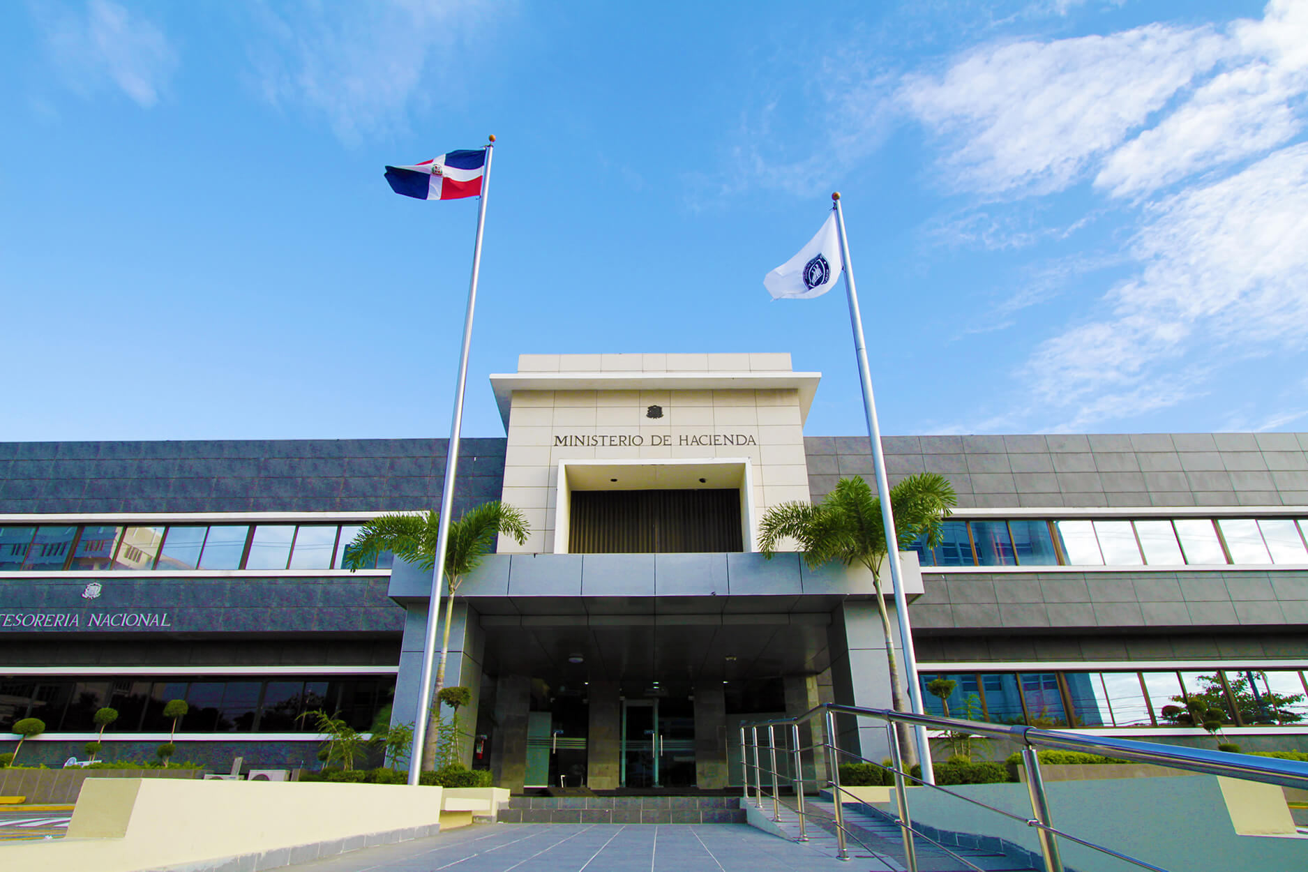 Fitch Ratifica la Calificación Crediticia de la República Dominicana con Perspectiva Positiva