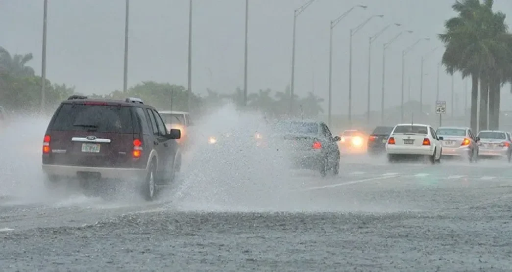 Lluvias y tronadas continúan hoy por vaguada; alertas vigentes en varias provincias