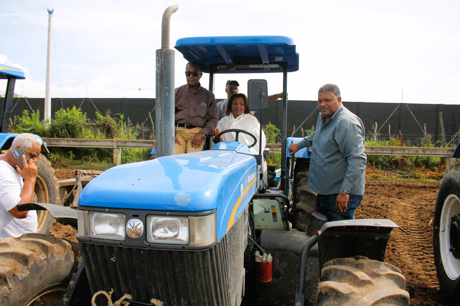 IAD celebra acto con Gobernación provincia San Juan inicio preparación gratuita de 12 mil tareas agrícolas