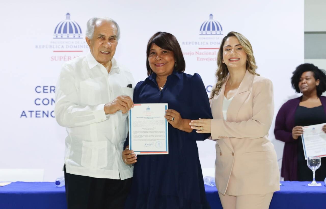 Supérate y Conape gradúan primer grupo de personas cuidadoras en República Dominicana