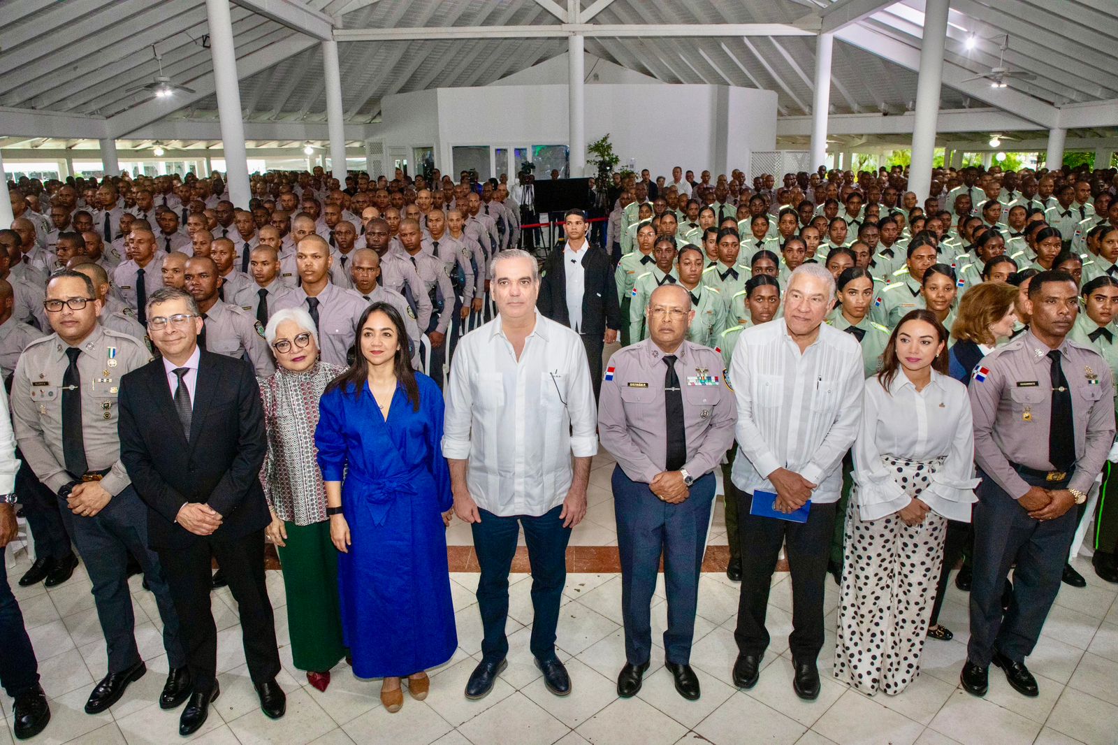 Presidente Abinader encabeza graduación histórica de los primeros 1,016 policías formados bajo la reforma policial