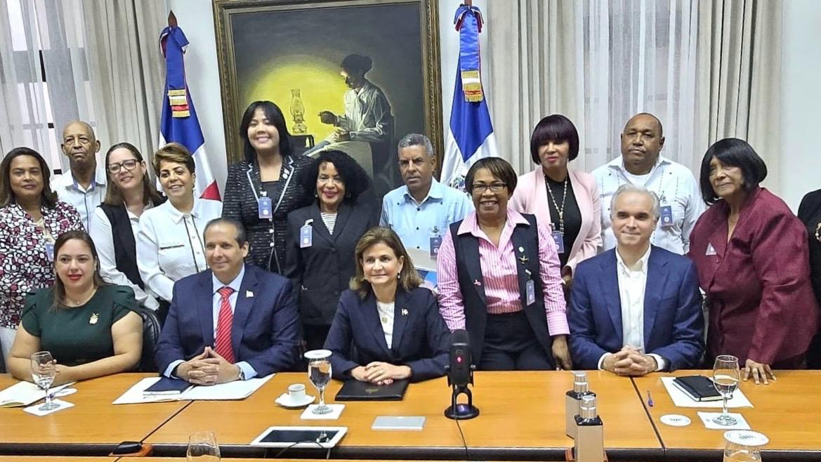 Gabinete de Salud acuerda suspender paro con todos los gremios del sector