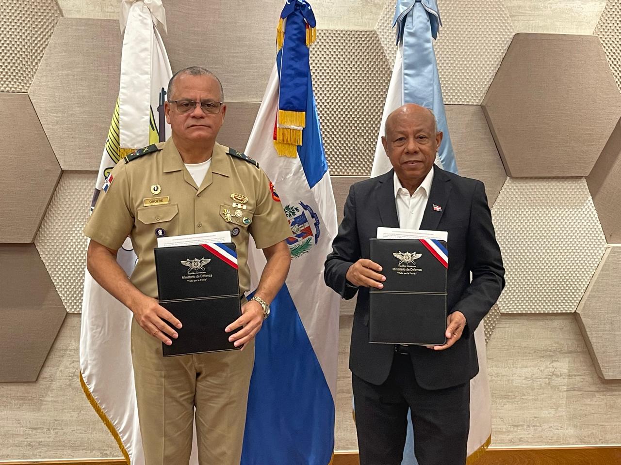 IAD y MIDE firman convenio donación terrenos para creación de Industria Militar Dominicana