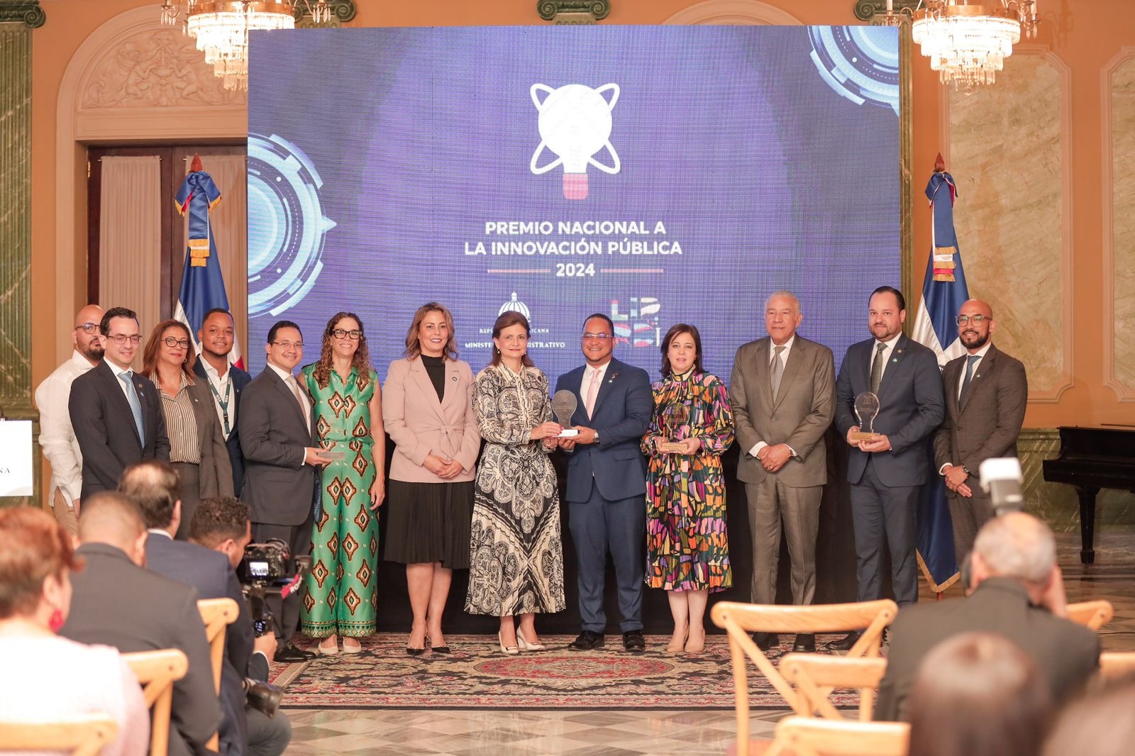 Gobierno reconoce la innovación de tres instituciones del sector público