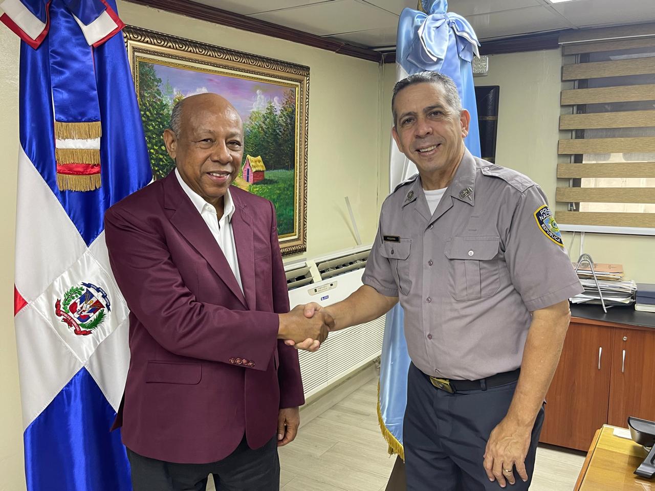 Director IAD recibe visita de cortesía del vocero de la Policía Nacional