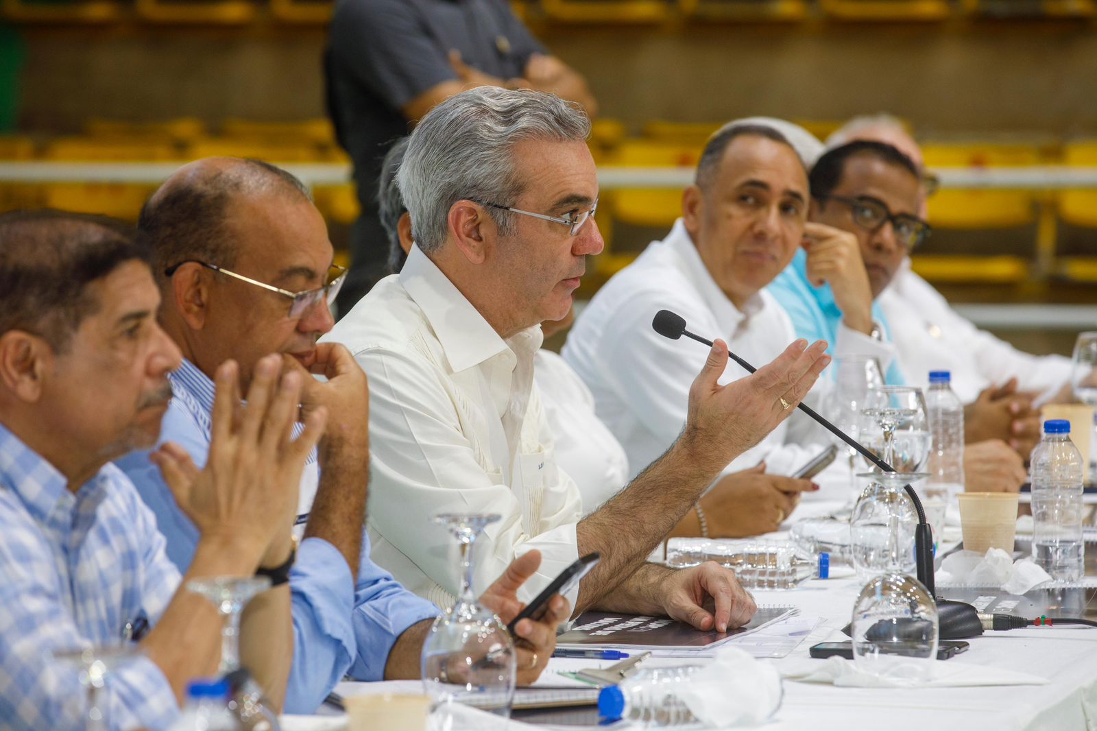 Presidente Abinader resalta proyectos clave en reunión con comunidades de San Pedro de Macorís