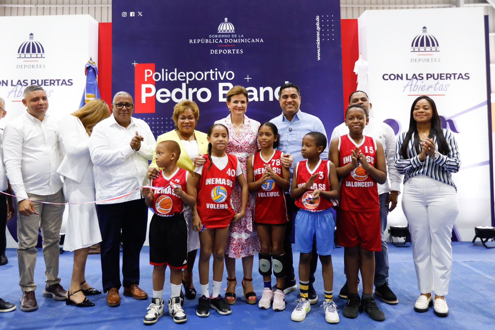 Vicepresidenta Raquel Peña y Ministro Kelvin Cruz reinauguran Polideportivo de Pedro Brand